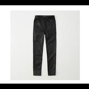 Abercrombie & Fitch High Rise coated black 
Jeans